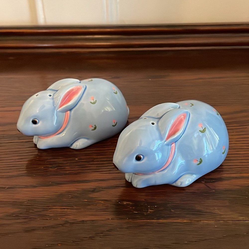 Otagiri Bunny Salt & Pepper Shakers - Picture 2 of 6